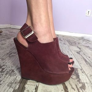 Wedges burgundy color with adjustable back strap
